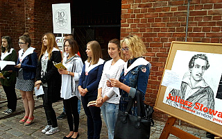 Elbląscy licealiści uczcili urodziny Juliusza Słowackiego